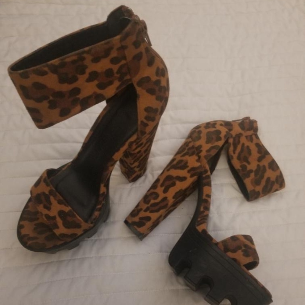 Leopard shoes